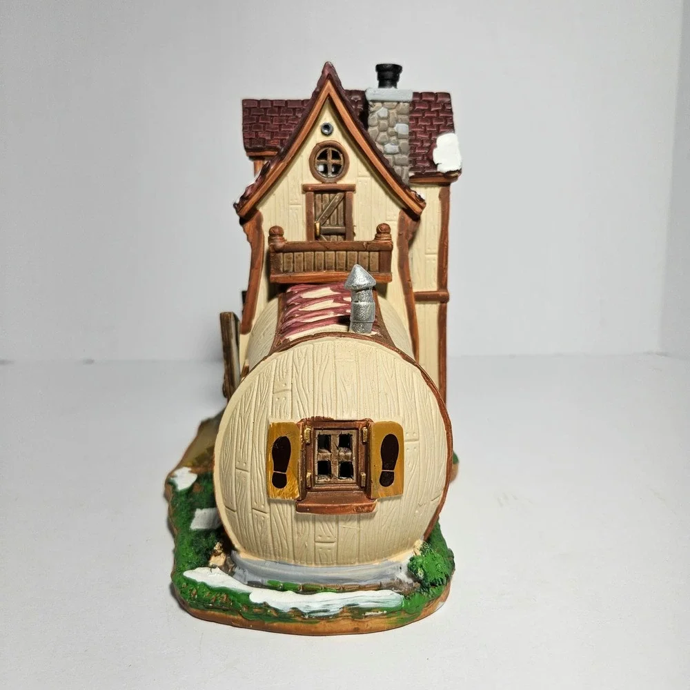 Lemax Eli's Cobbler Shoppe Caddington Village Lighted Building 65123